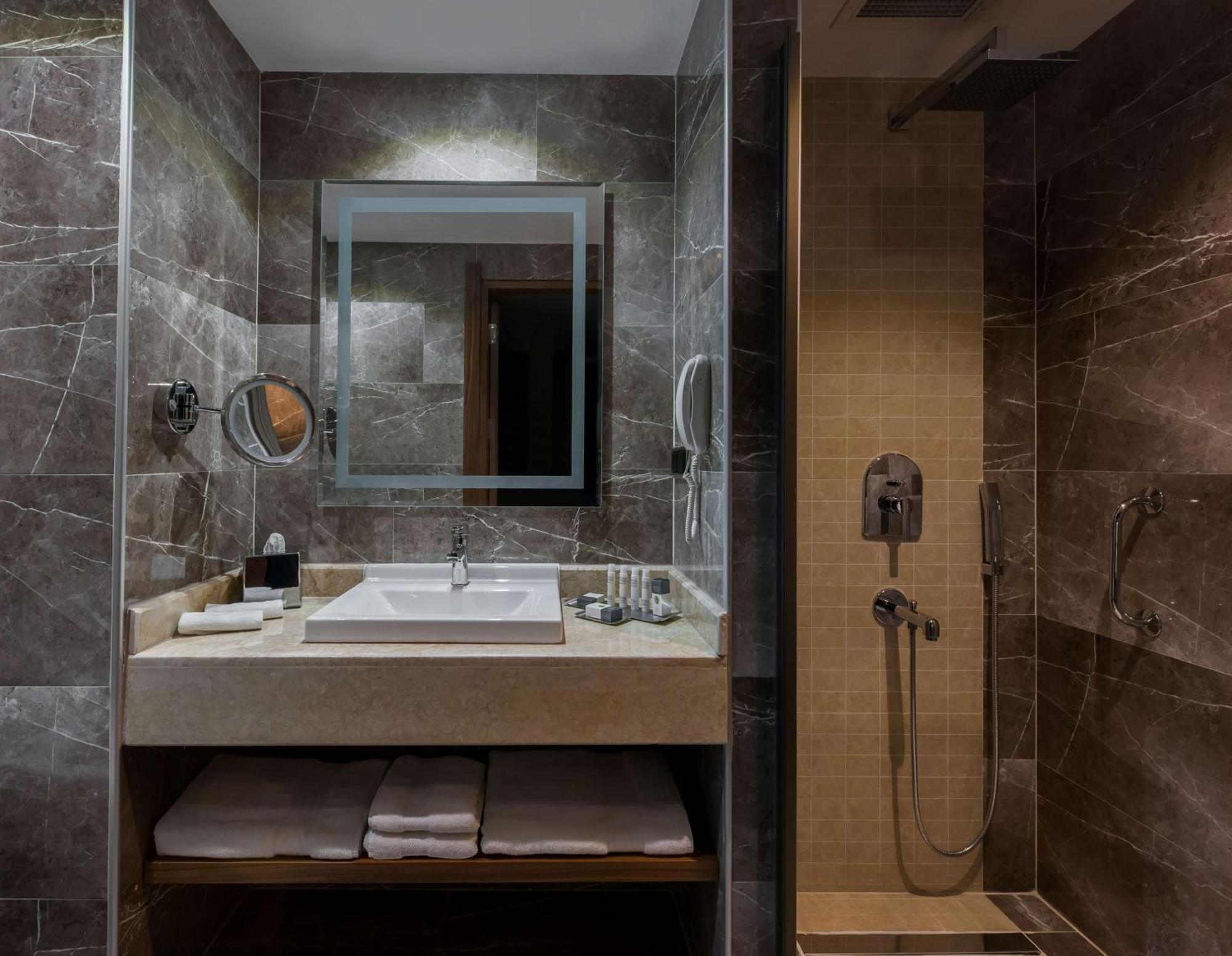 Doubletree By Hilton Elazig Hotel Kültér fotó